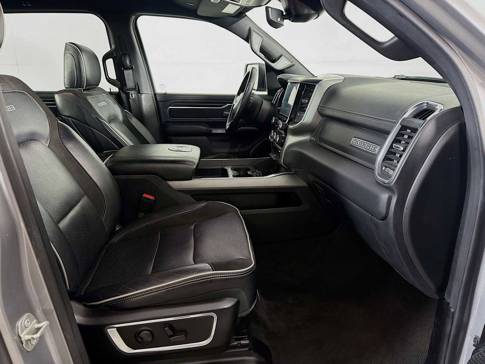 Used 2024 RAM 1500 Laramie RWD image 26