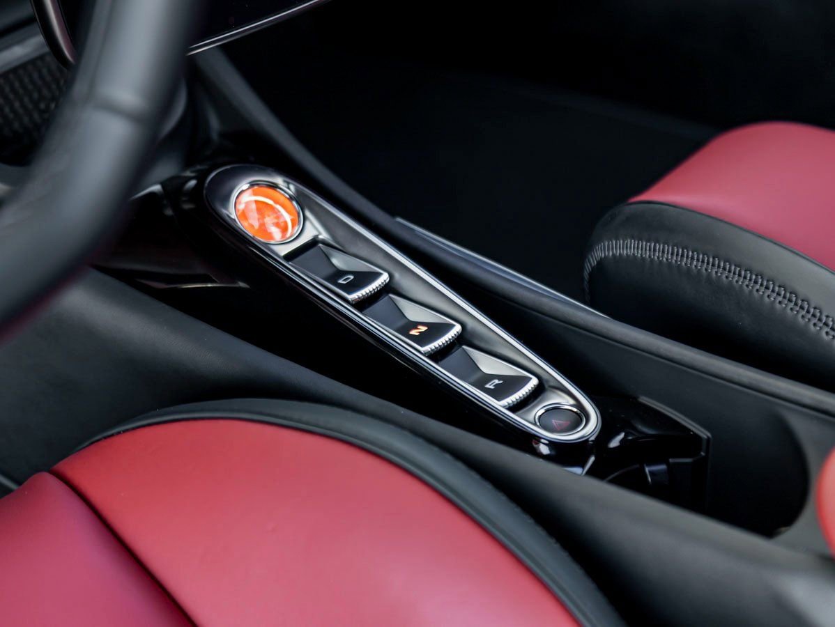 Used 2025 McLaren Artura image 18