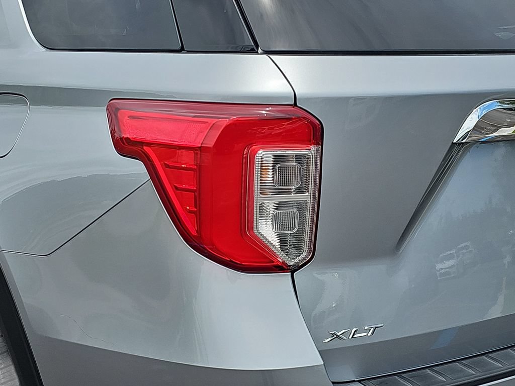 Used 2022 Ford Explorer XLT w/ Equipment Group 202A AWD/4WD image 33