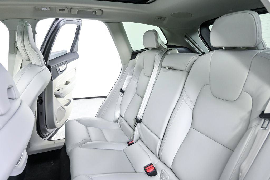 New 2026 Volvo XC60 B5 Ultra w/ Climate Package AWD/4WD image 21