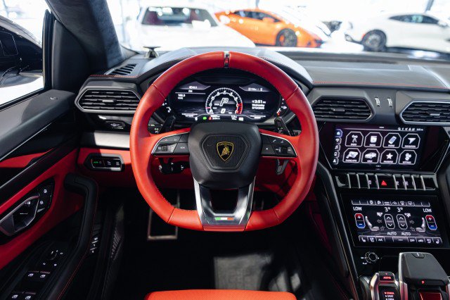 Used 2022 Lamborghini Urus AWD/4WD image 44