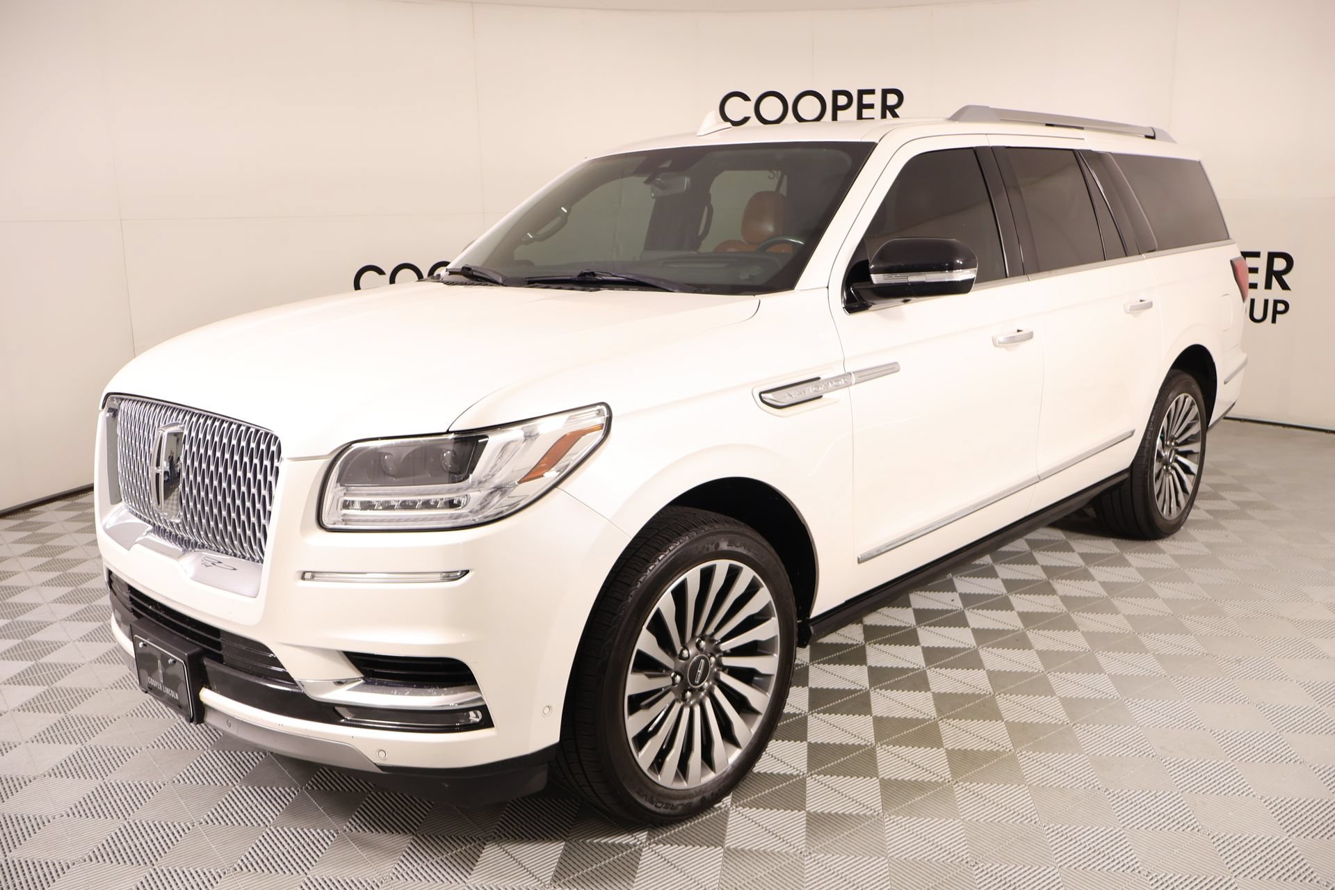 Used 2019 Lincoln Navigator L Reserve AWD/4WD image 11