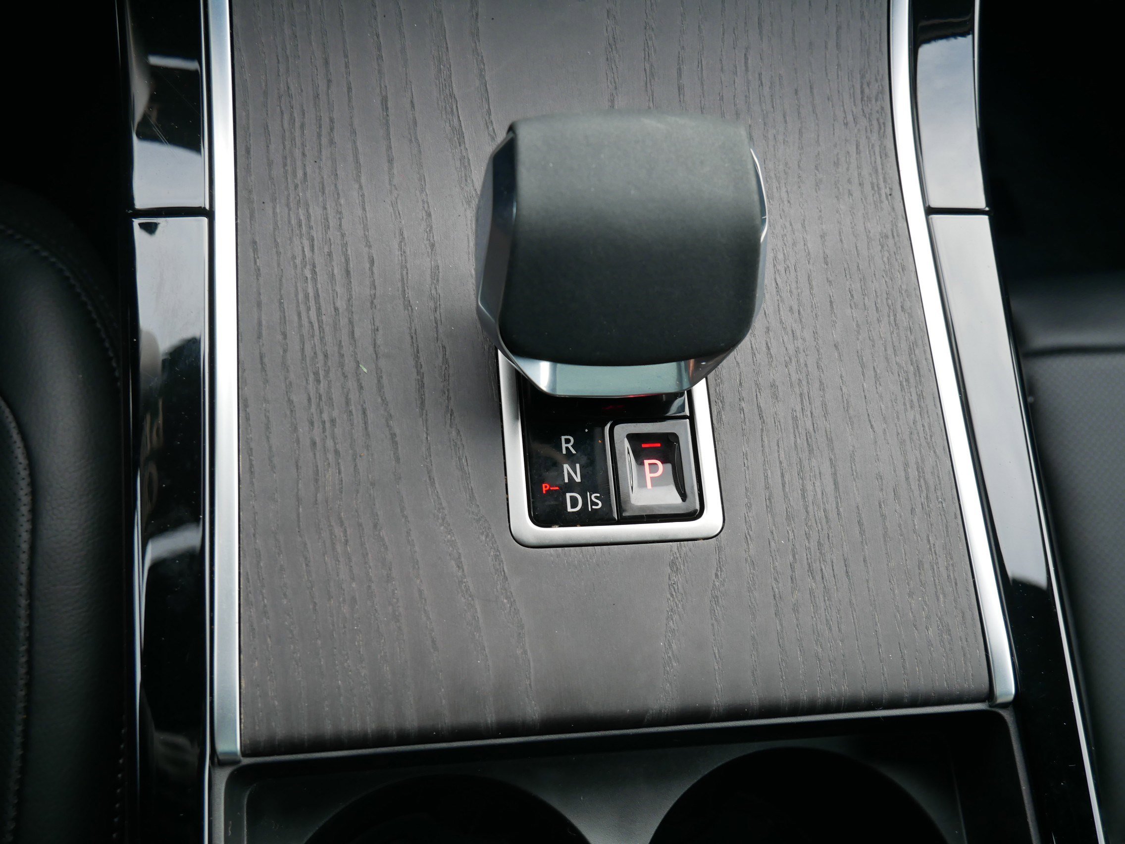 Used 2025 Land Rover Range Rover Velar Dynamic SE image 27