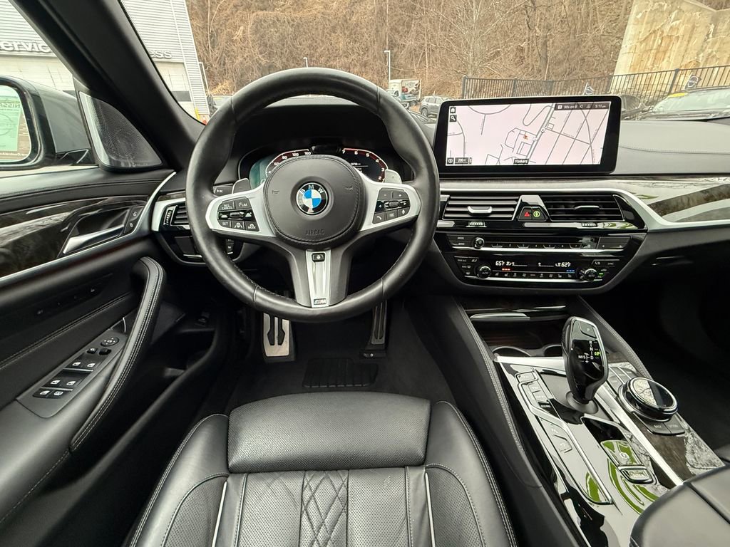 Used 2022 BMW M550i xDrive w/ Dynamic Handling Package image 12