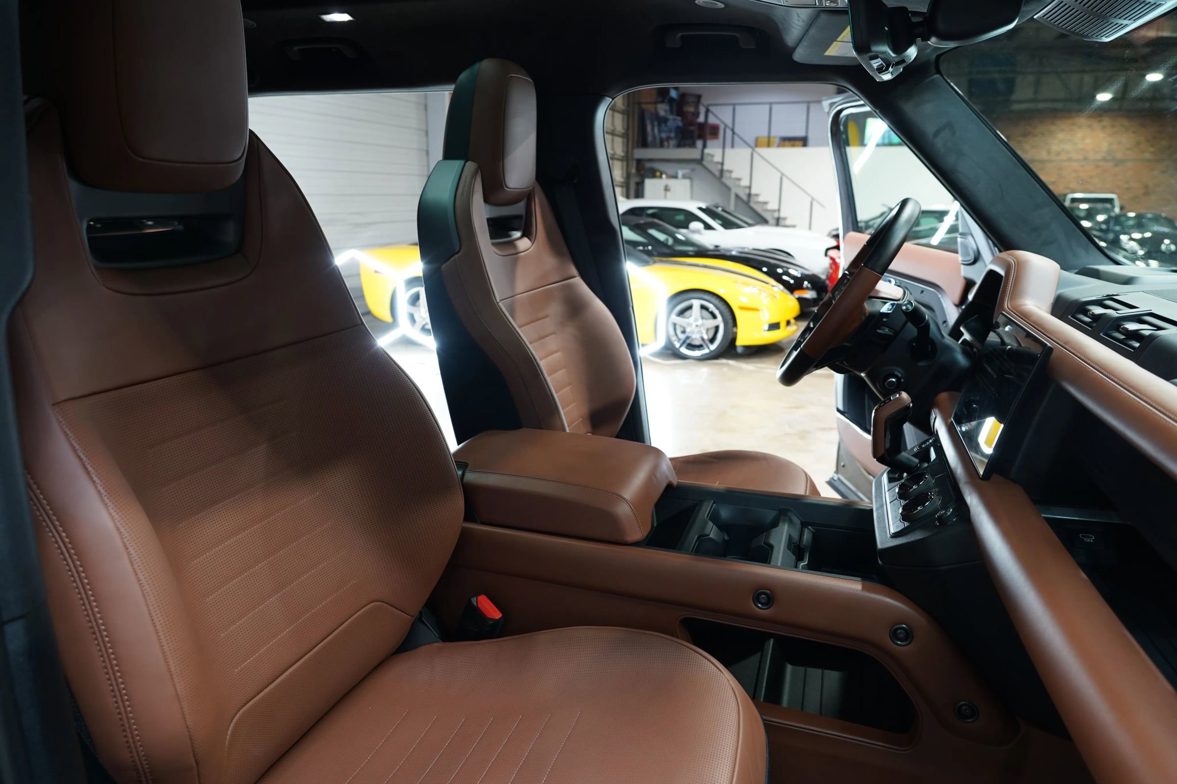 Used 2025 Land Rover Defender 110 image 64