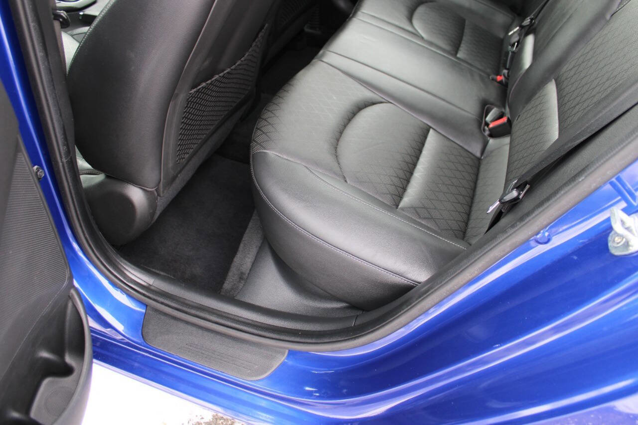 Used 2020 Hyundai Elantra GT w/ Style Package 02 image 35