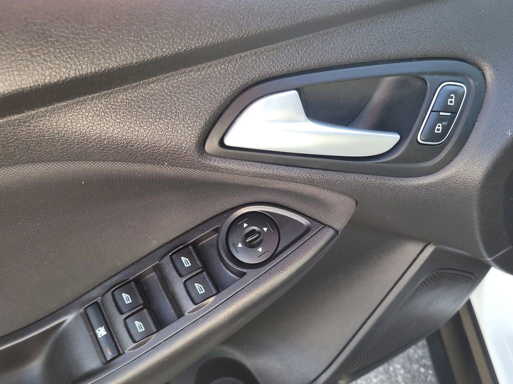 Used 2017 Ford Focus SE image 14
