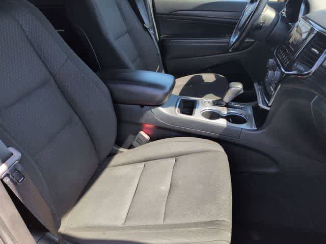 Used 2022 Jeep Grand Cherokee Laredo E w/ Security & Convenience Group AWD/4WD image 21
