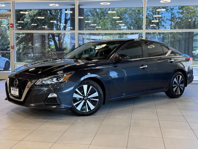 Used 2022 Nissan Altima 2.5 SV w/ SV Premium Package FWD image 1