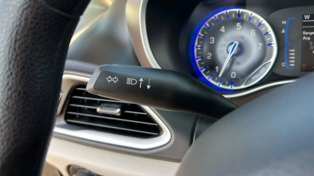 Used 2020 Chrysler Voyager Lxi image 83