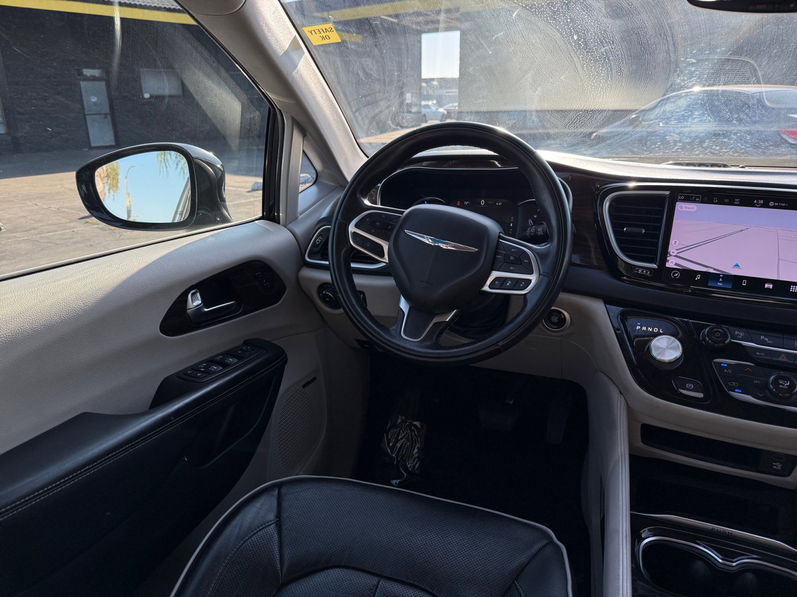 Used 2022 Chrysler Pacifica Limited w/ Uconnect Theater Family Group FWD image 24
