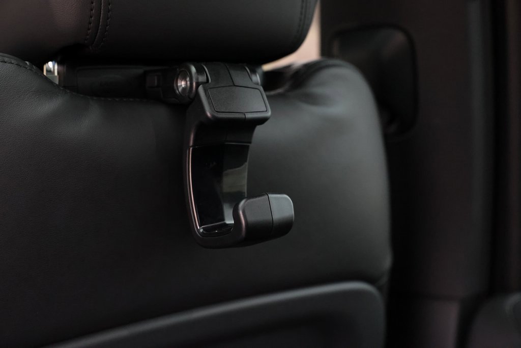 Used 2025 Land Rover Range Rover SE image 38