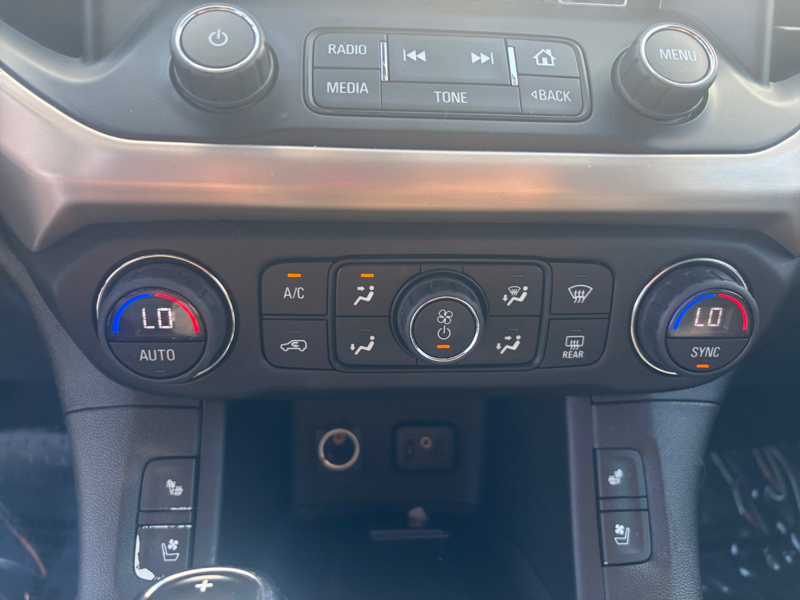 Used 2017 GMC Acadia Denali w/ Technology Package FWD image 17