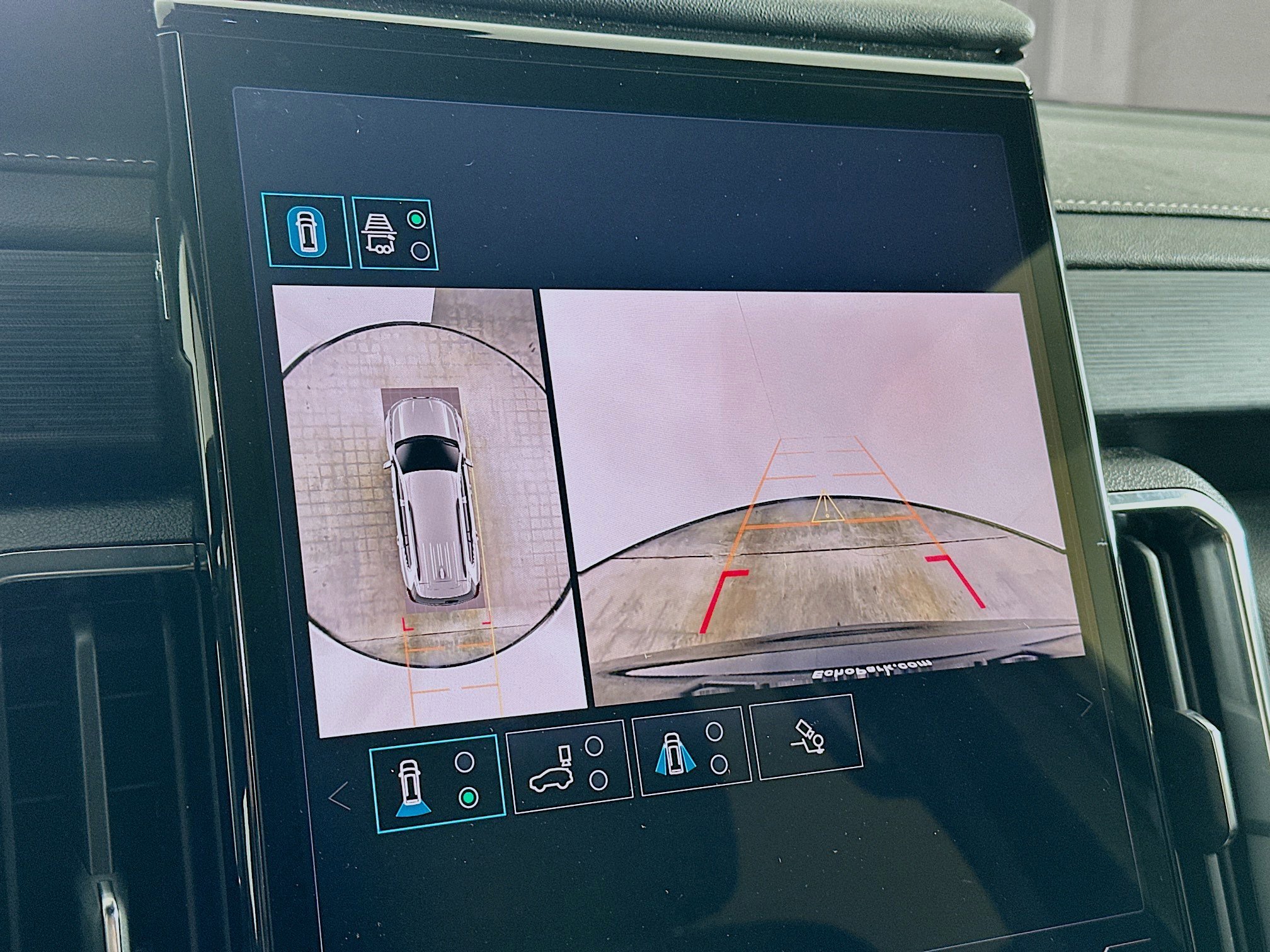 Used 2025 GMC Acadia Elevation image 23