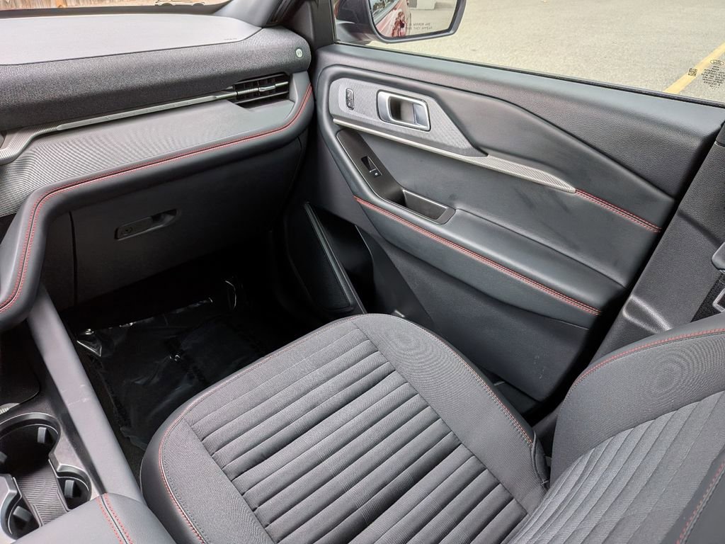 Certified 2025 Ford Explorer ST-Line w/ Premium Package image 19