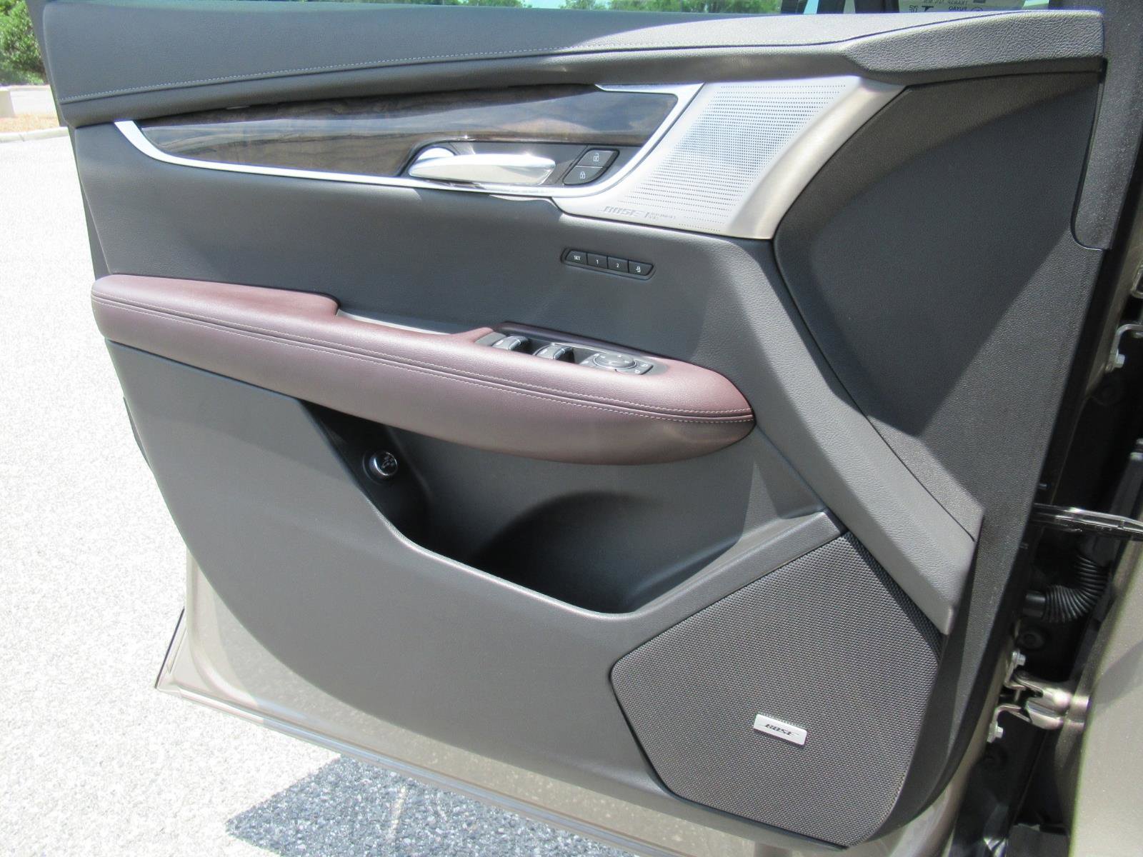 Used 2022 Cadillac XT6 Premium Luxury w/ Technology Package FWD image 19