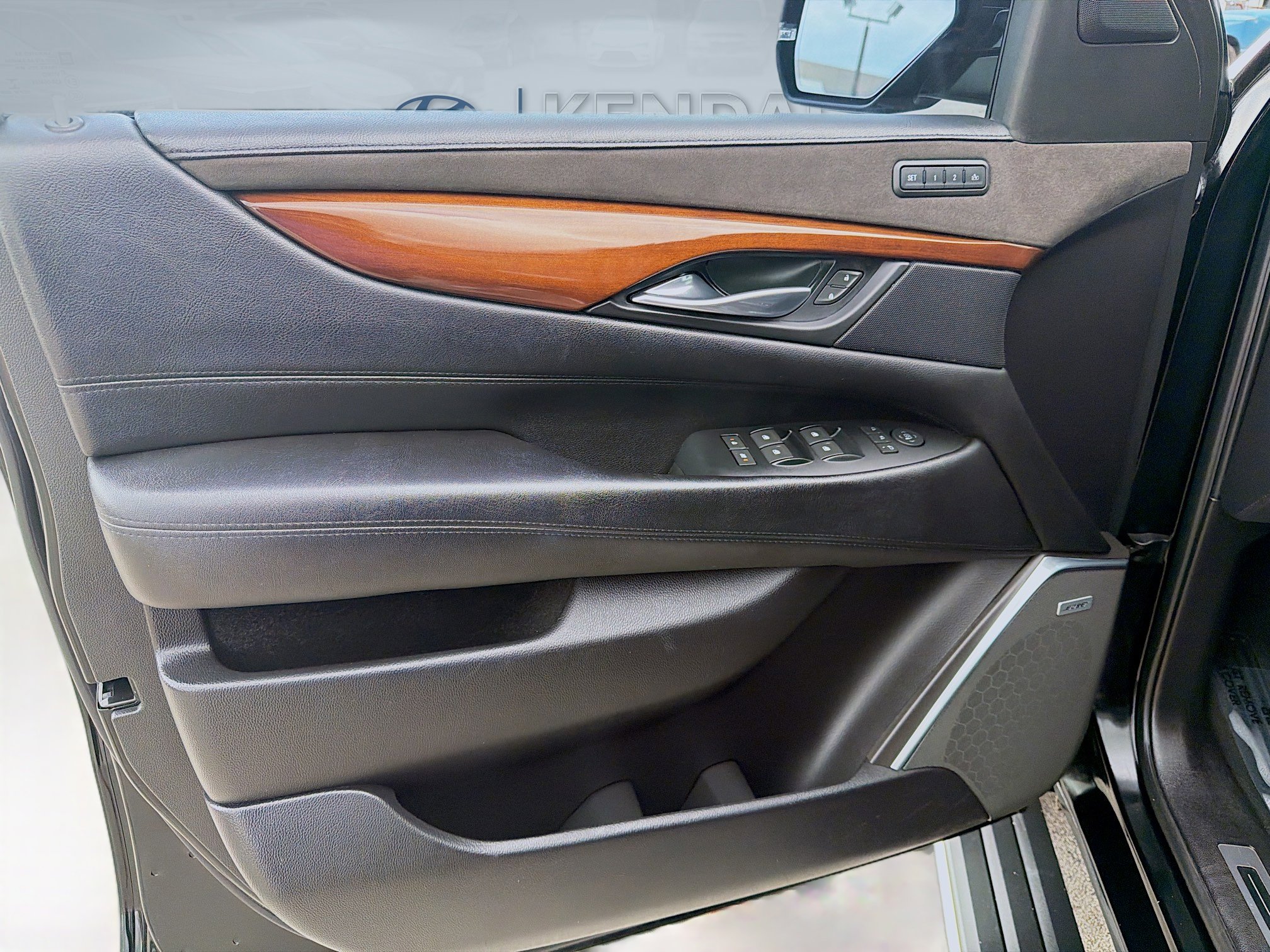 Used 2018 Cadillac Escalade Premium Luxury image 18