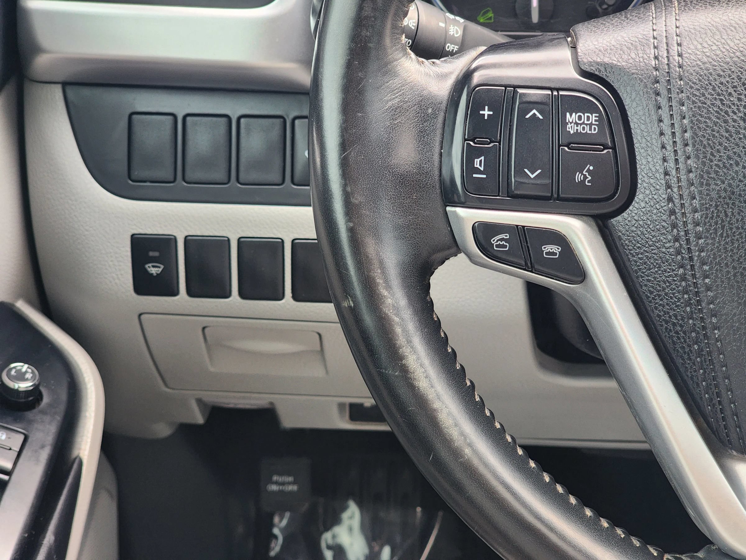 Used 2015 Toyota Highlander XLE AWD/4WD image 11