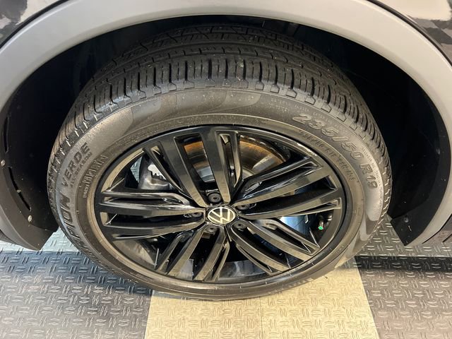 Certified 2022 Volkswagen Tiguan SE R-Line FWD image 8