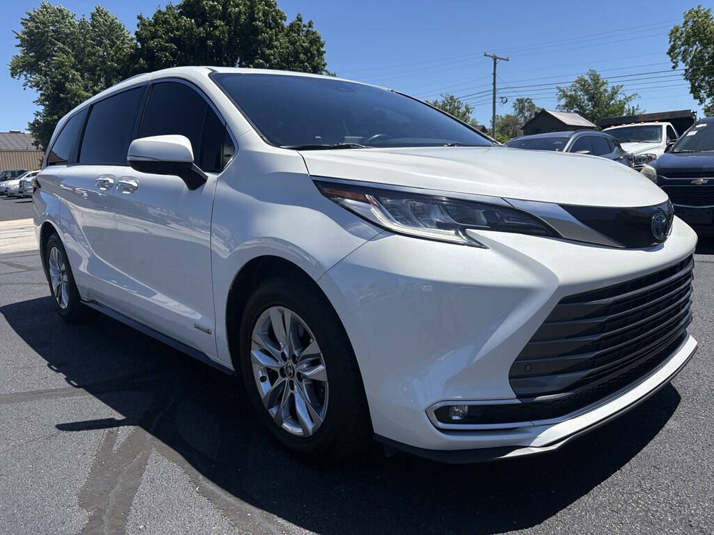 Used 2021 Toyota Sienna Limited FWD image 8