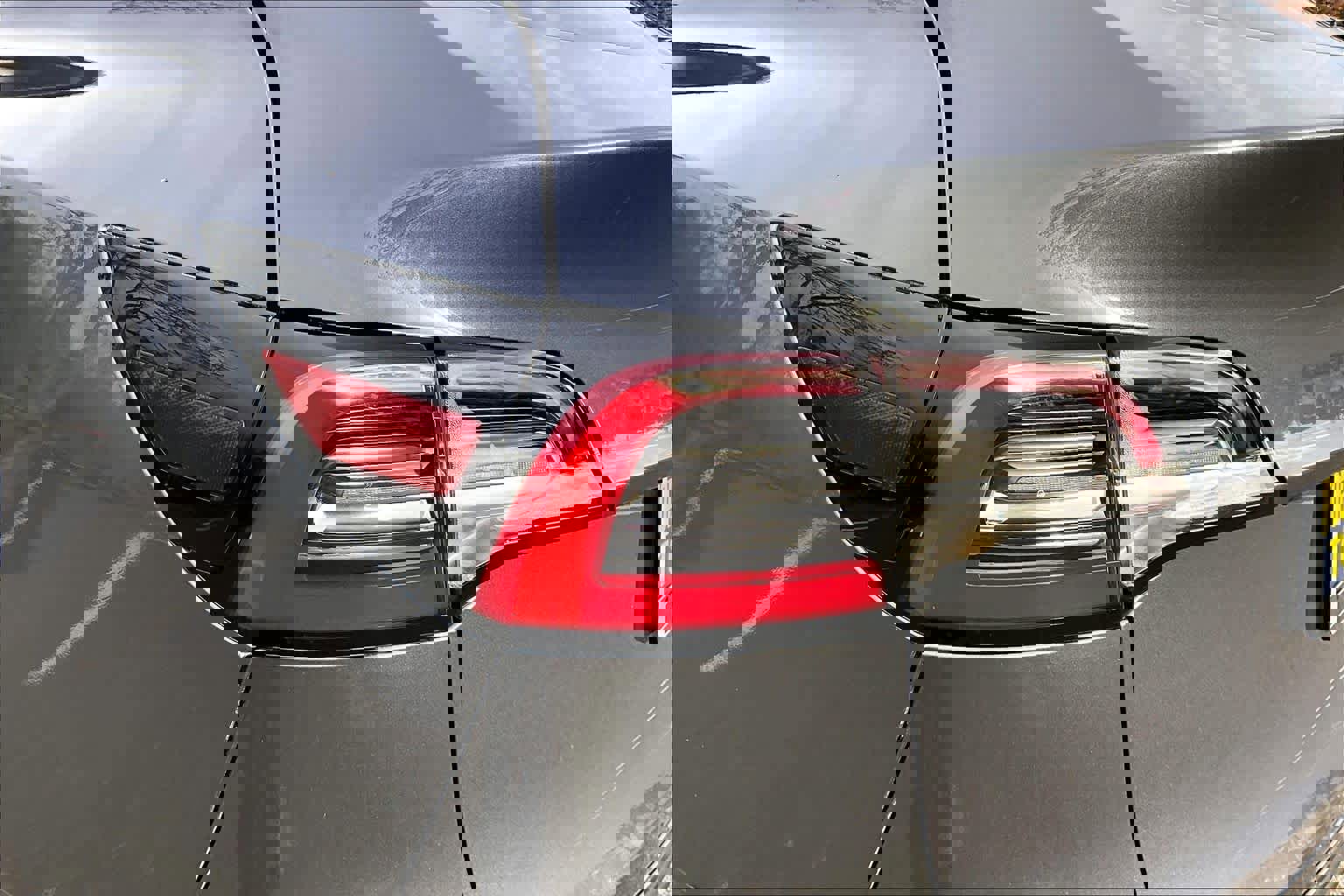 Used 2020 Tesla Model Y Long Range image 28