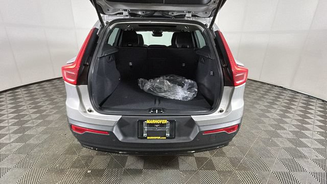 Used 2023 Volvo XC40 B4 Ultimate FWD image 25