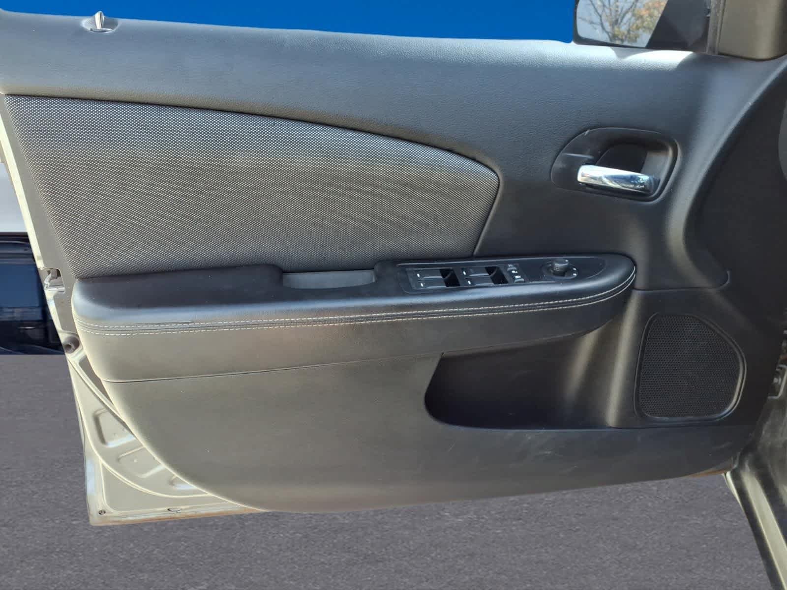 Used 2013 Dodge Avenger SE FWD image 15