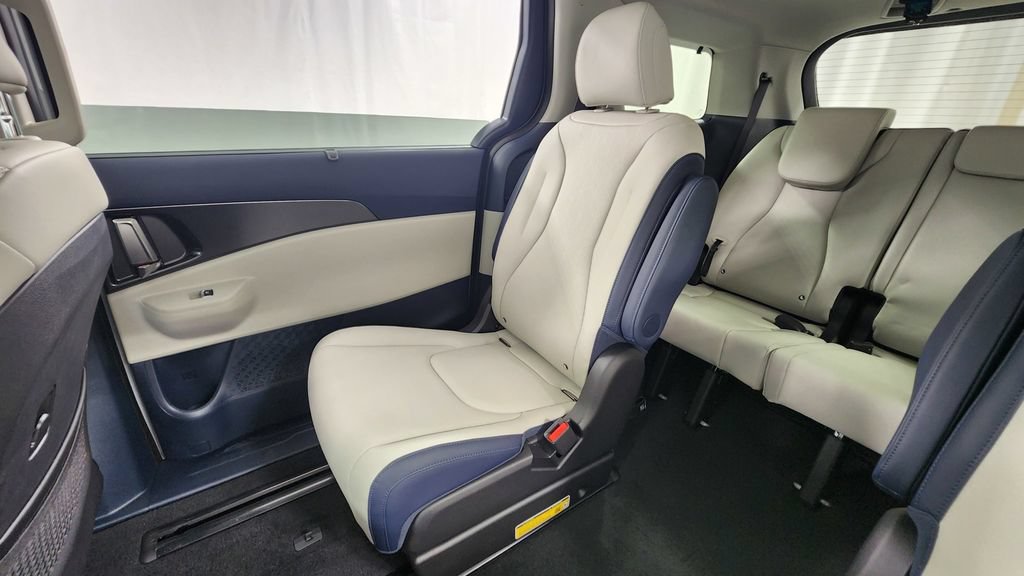 New 2027 Kia Carnival SX w/ Dark Edition Package FWD image 14