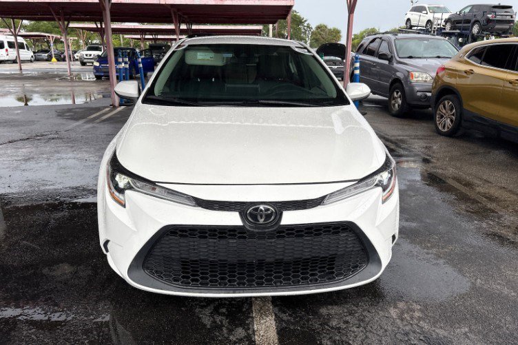 Used 2020 Toyota Corolla LE FWD image 2
