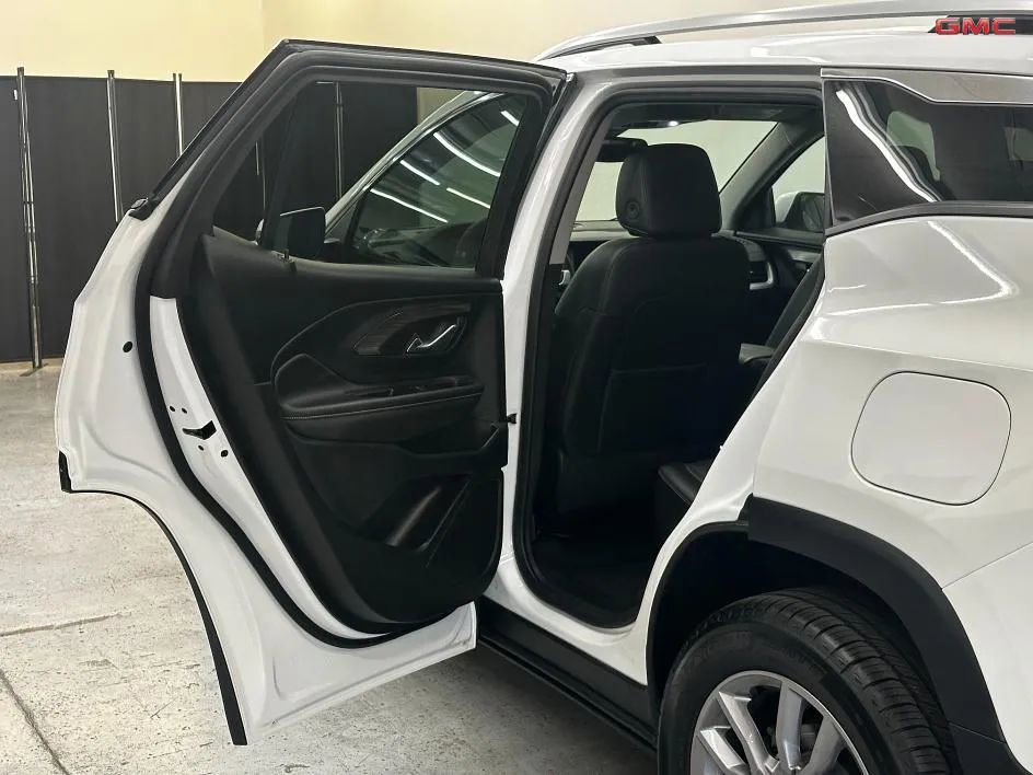 Used 2024 GMC Terrain SLT image 18