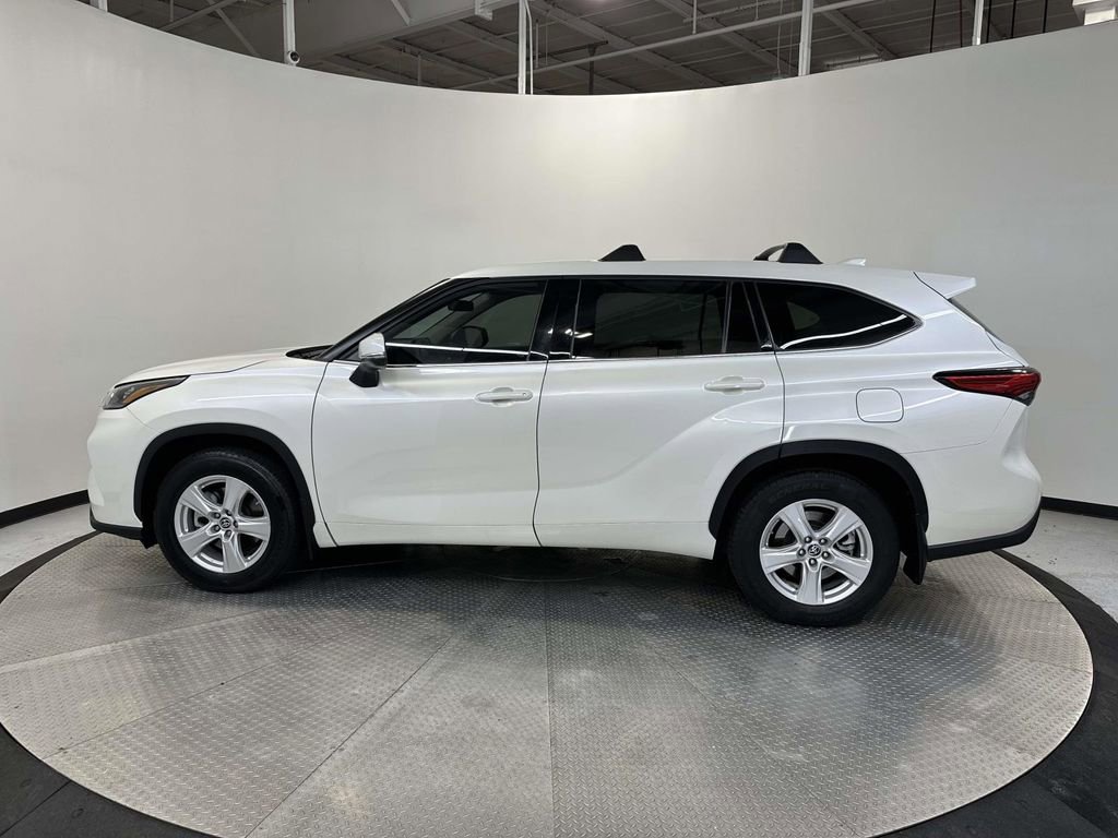 Used 2020 Toyota Highlander LE image 4