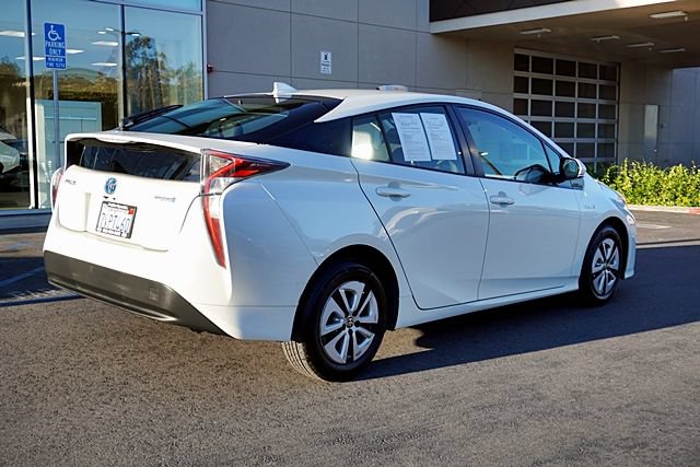 Used 2016 Toyota Prius Four FWD image 4