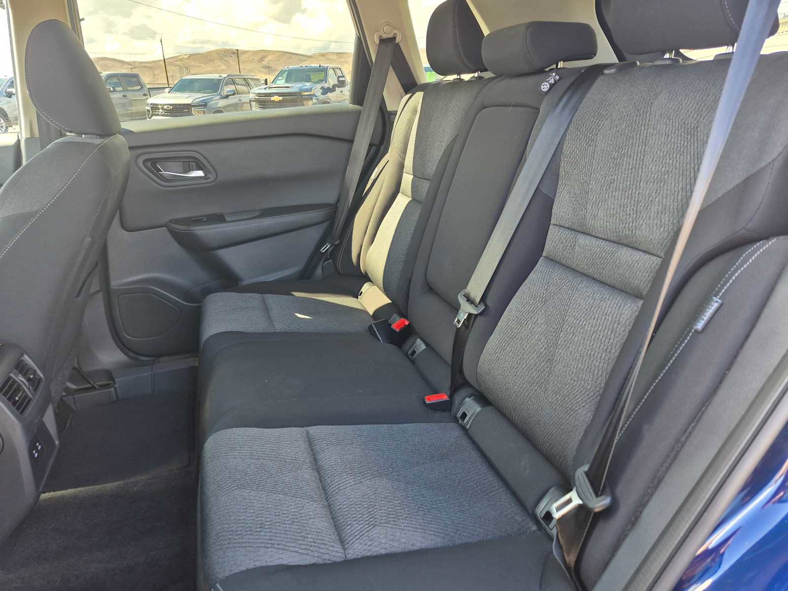 Used 2025 Nissan Rogue SV image 28