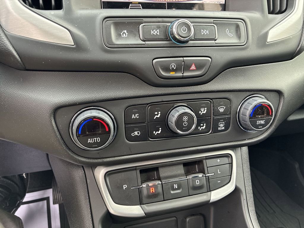 Used 2024 GMC Terrain SLE w/ Driver Convenience Package image 17