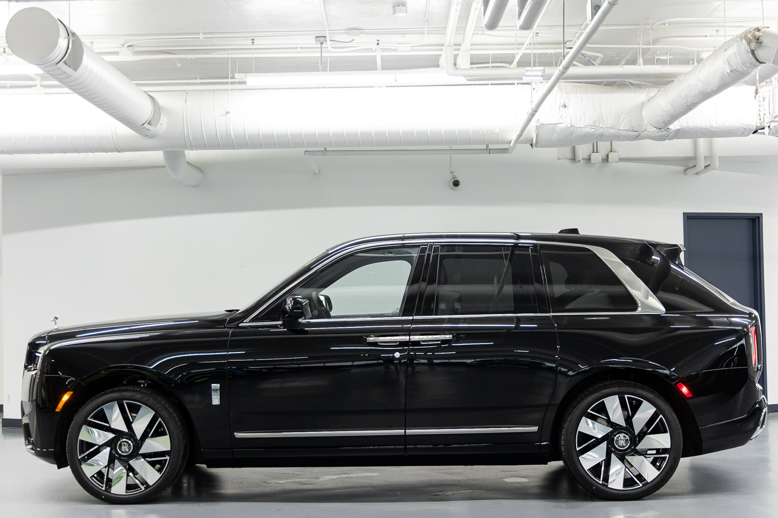 New 2026 Rolls-Royce Cullinan AWD/4WD image 3
