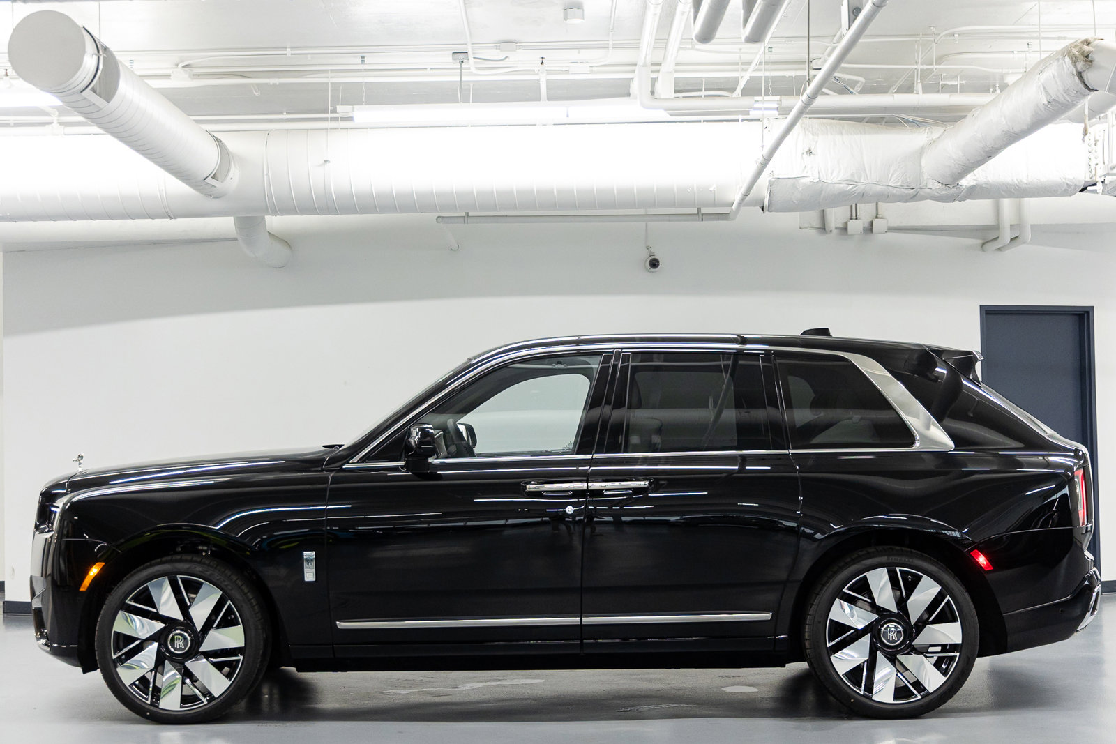 New 2026 Rolls-Royce Cullinan image 3