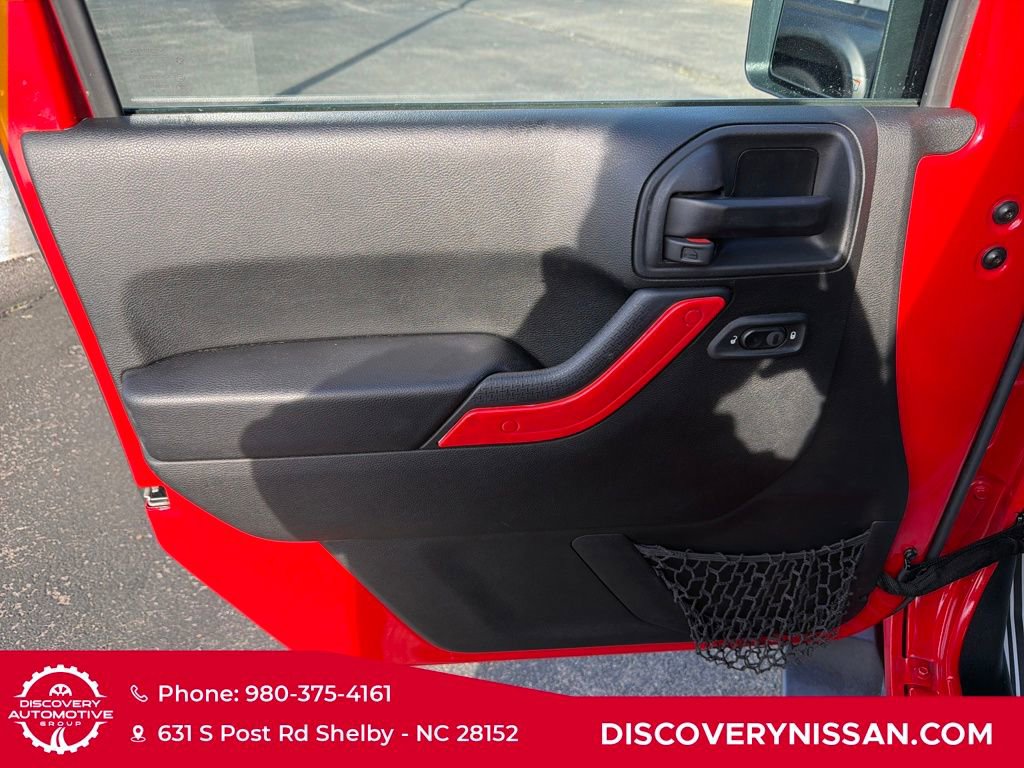 Used 2017 Jeep Wrangler Unlimited Sahara w/ Connectivity Group image 11