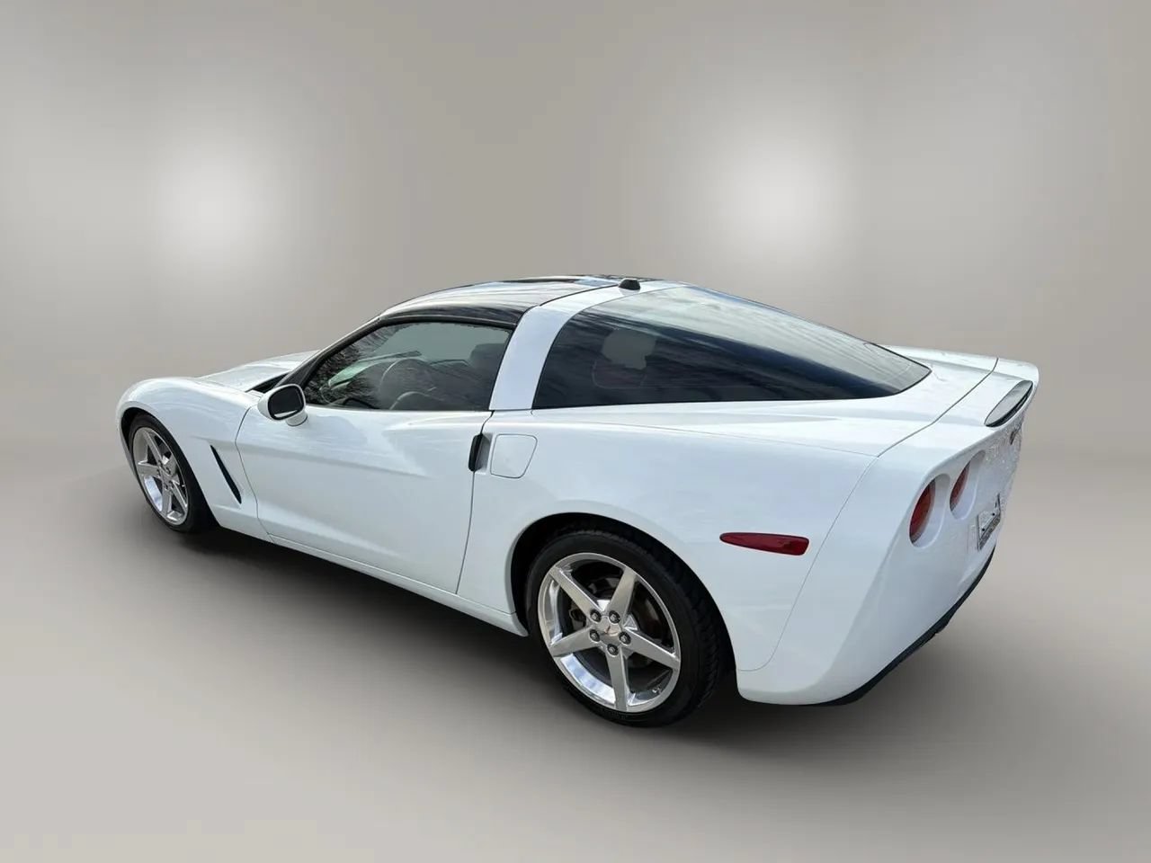 Used 2005 Chevrolet Corvette Coupe w/ Preferred Equipment Group RWD image 2