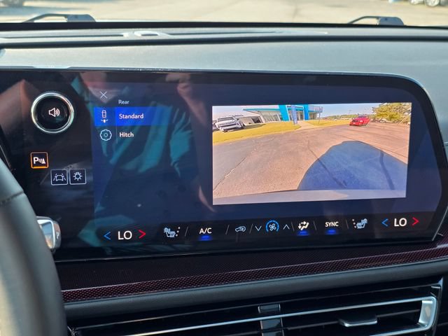 Used 2026 Chevrolet Traverse Z71 w/ LPO, Floor Liner Package AWD/4WD image 26