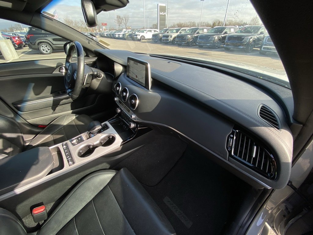 Used 2021 Kia Stinger GT2 image 31