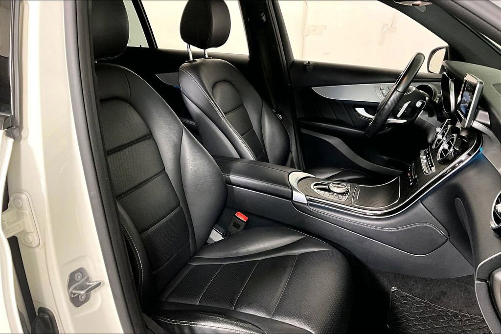 Used 2019 Mercedes-Benz GLC 300 w/ AMG Line image 7
