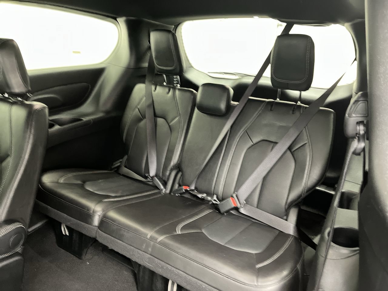 Used 2025 Chrysler Pacifica Select FWD image 12