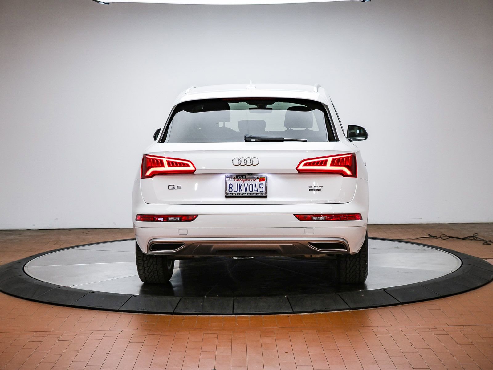 Used 2018 Audi Q5 2.0T Premium w/ Convenience Package AWD/4WD image 3