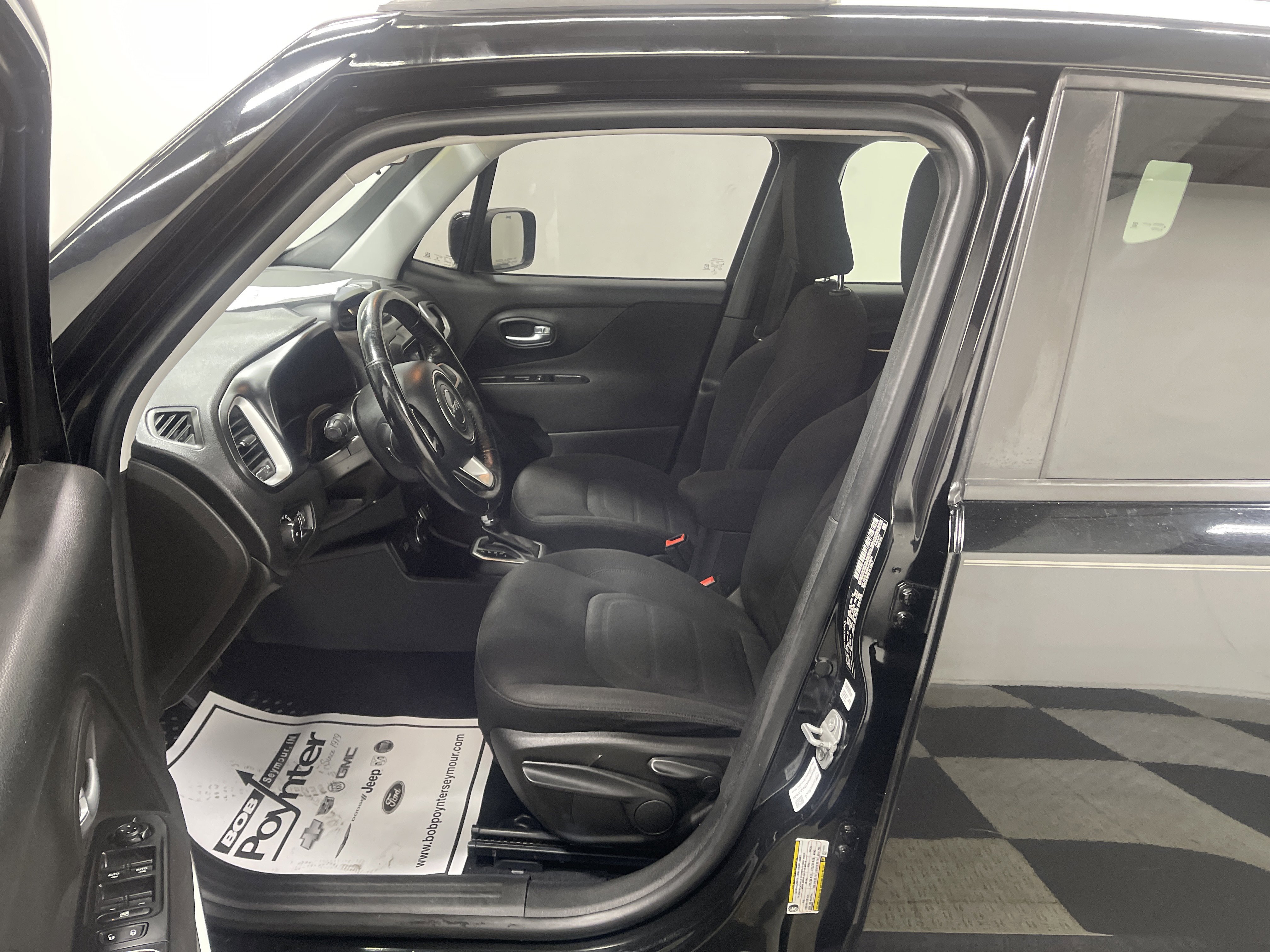 Used 2018 Jeep Renegade Latitude w/ Cold Weather Group image 10