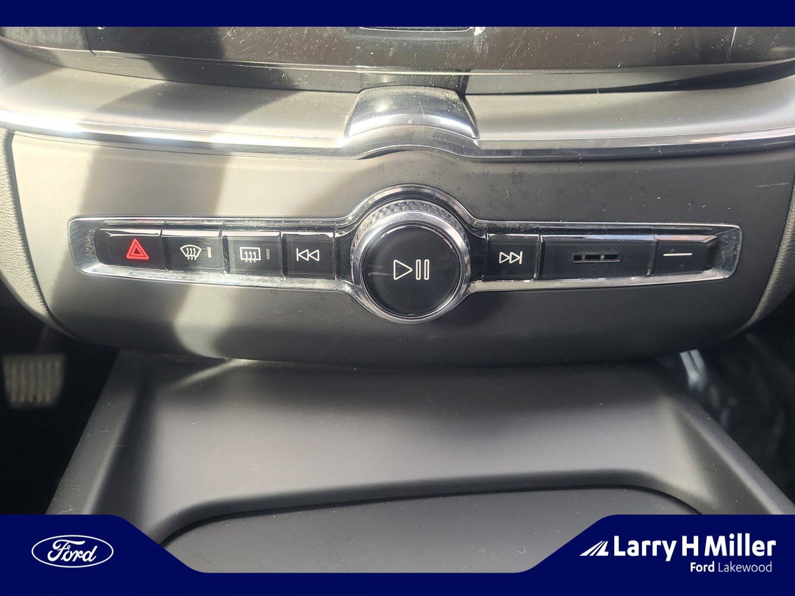 Used 2019 Volvo XC60 T5 Momentum w/ Premium Package image 29