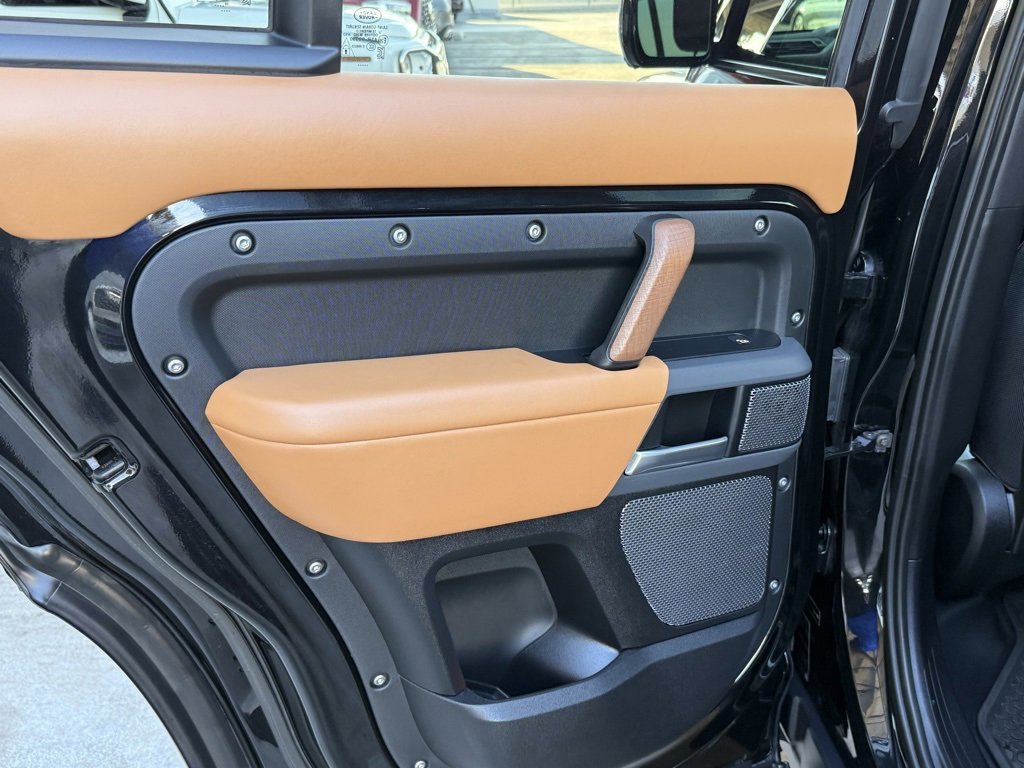 Used 2020 Land Rover Defender 110 X image 26