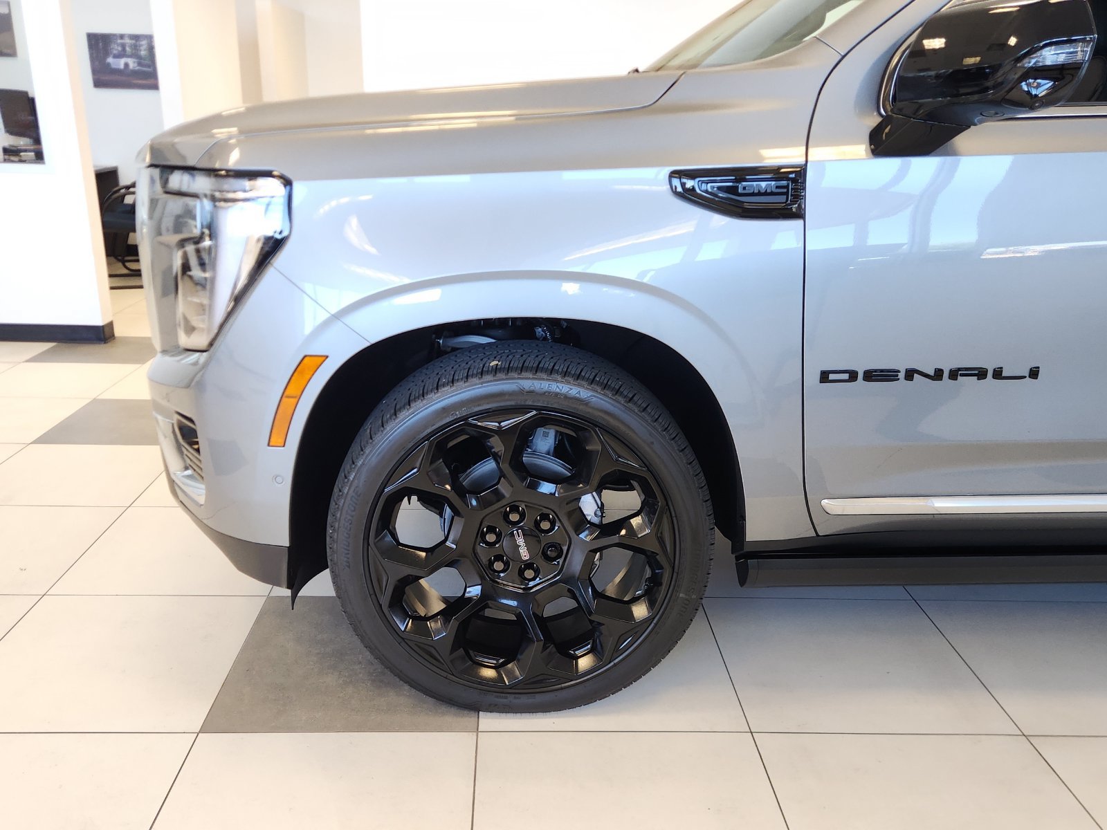 New 2026 GMC Yukon Denali w/ Denali Reserve Package AWD/4WD image 7