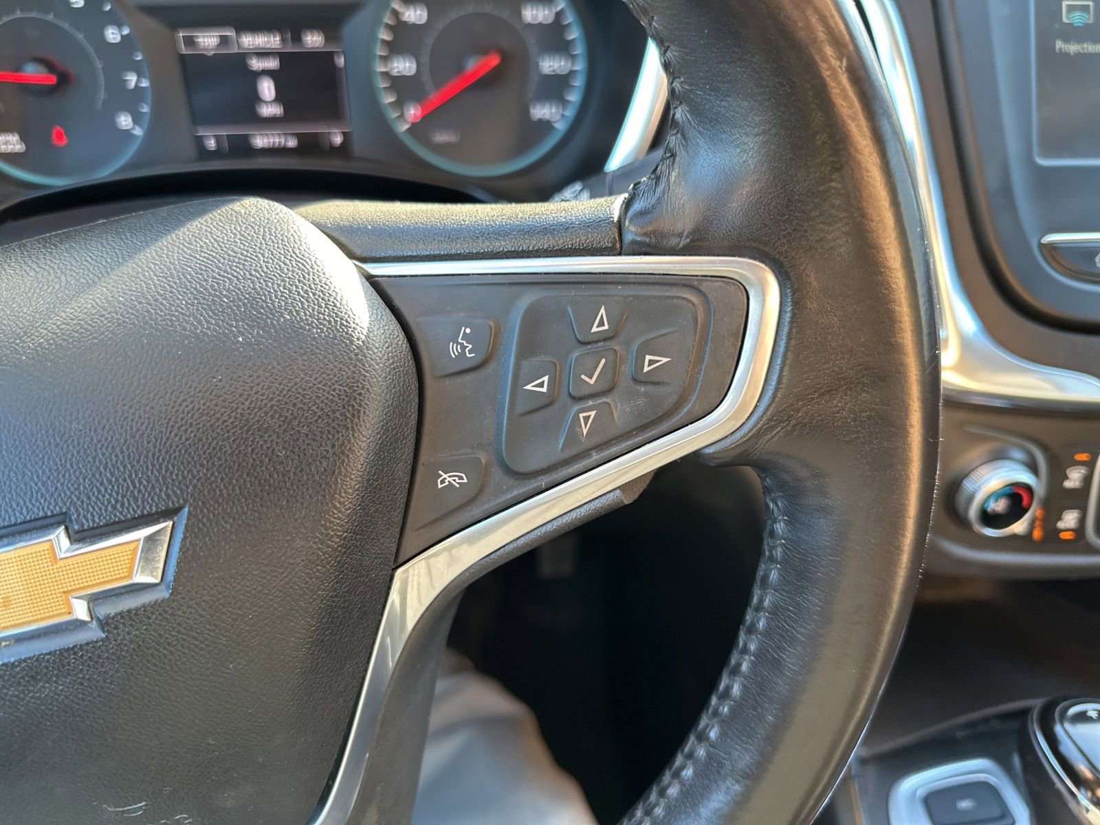 Used 2018 Chevrolet Equinox LT AWD/4WD image 27