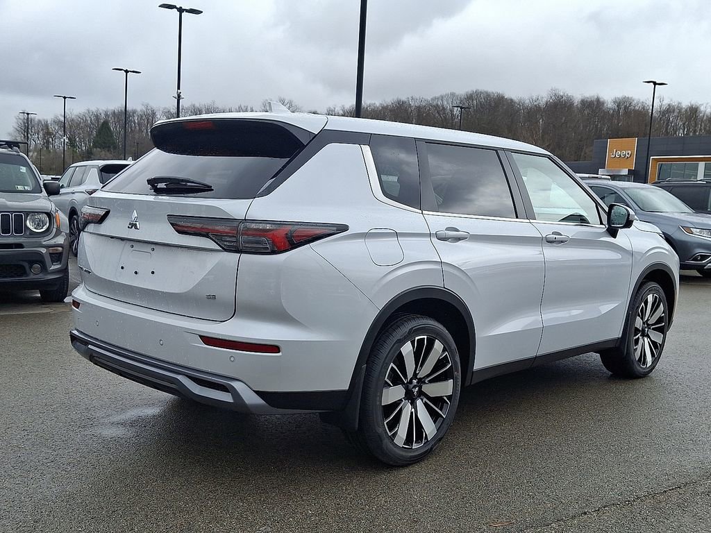 New 2026 Mitsubishi Outlander SE image 4