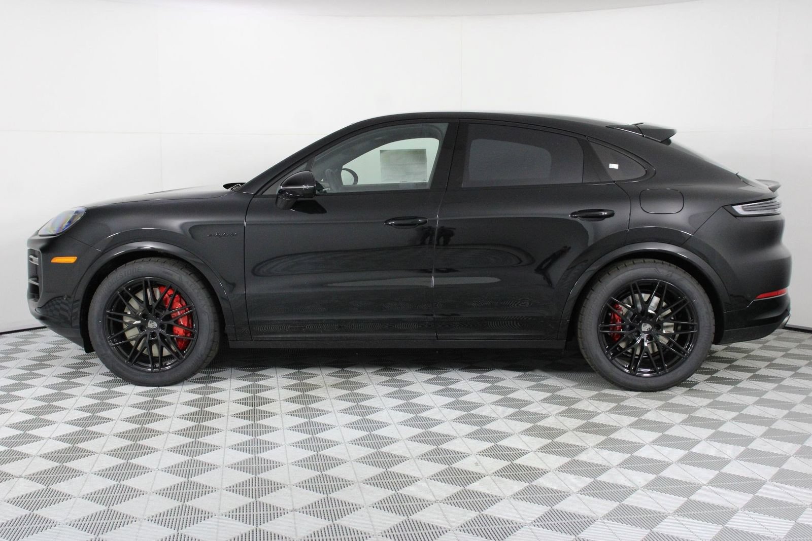 New 2026 Porsche Cayenne Turbo AWD/4WD image 2